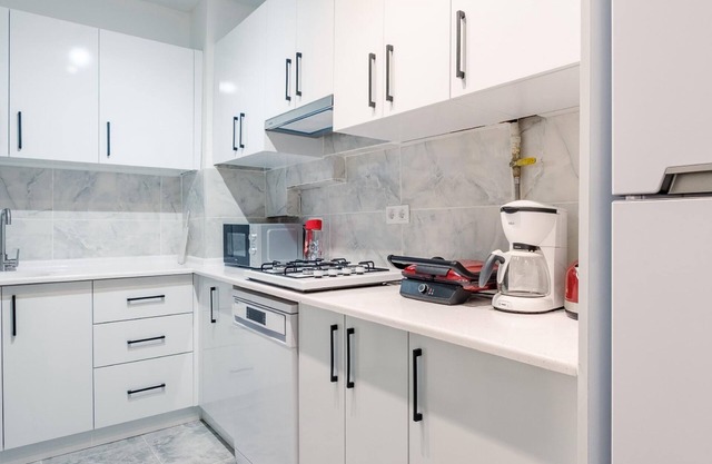 Spacious Flat w Balcony 4 min to Kadikoy Square