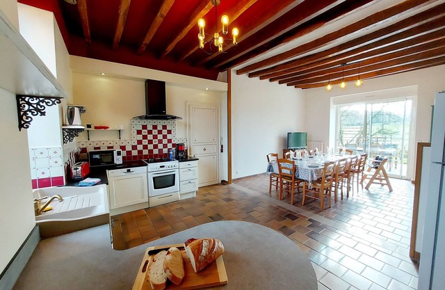 Spacious cottage with private pond and games in Saint-Aubin-du-Désert