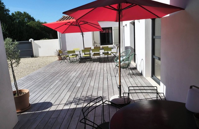 Spacious, quiet house with large wooded lot