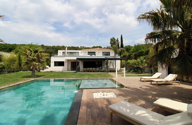 Spacious, fully air-conditioned family villa with private pool