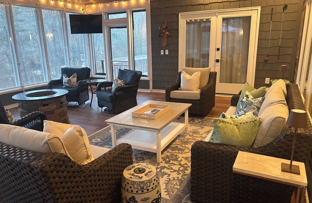 Spacious, fully renovated lakefront home on 1.87 acres in Reynolds Lake Oconee