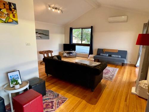 Spacious getaway with panoramic water & mountain views