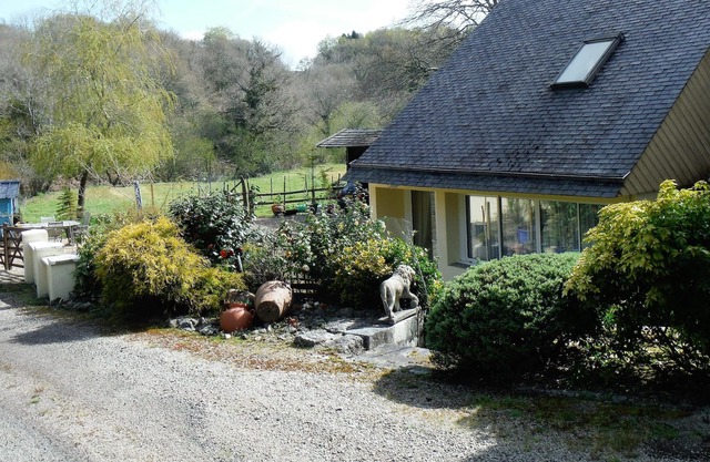 Spacious Gite Situated In Beautiful Countryside easy walk to Huelgoat village