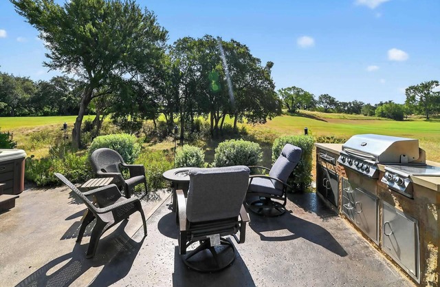 Spacious Hideout w/Casita, Hot Tub & Games