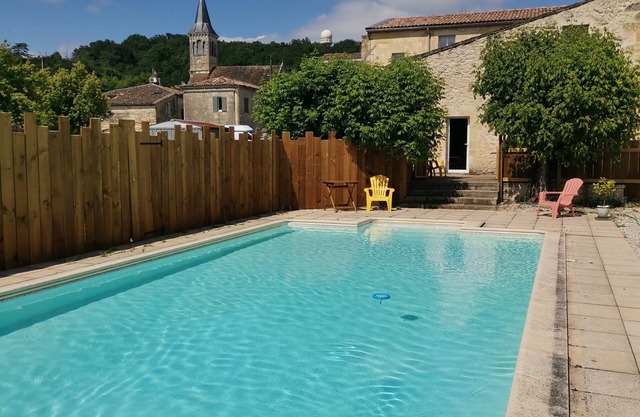 Spacious house on wooded grounds with swimming pool