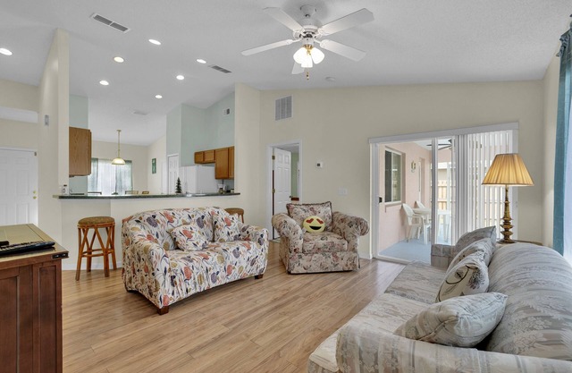 Spacious home close to Disney and attractions