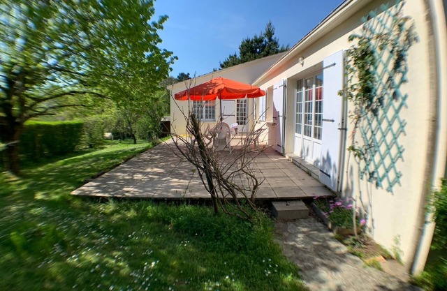 Spacious home in quiet setting with large gardens. A short distance from the sea