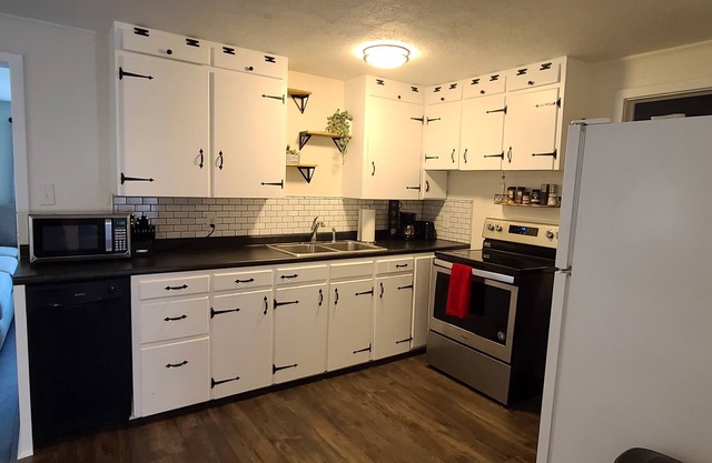 Spacious Home is quiet neighborhood