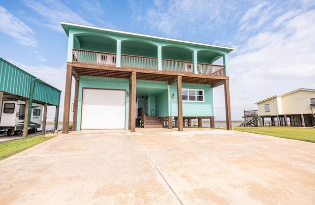 Spacious Home on ICW w/Fabulous Patios on Sargent Beach & ICW Side!