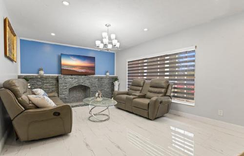 Spacious Home With King Bed Near Stadium