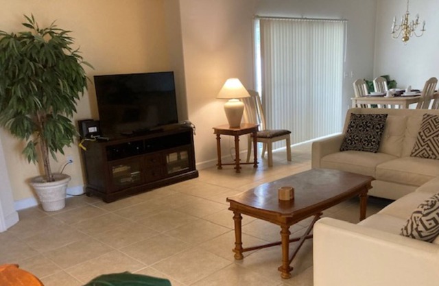 Spacious home with pool and spa, near Disney, malls, and resturants