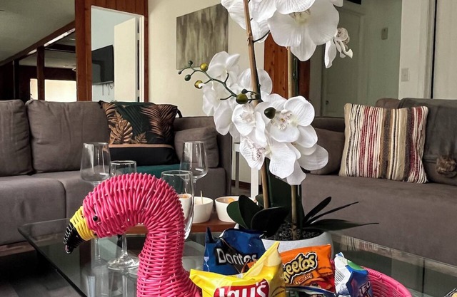 Spacious home with kids Playroom 3Bedrooms Wifi Parking close to beach