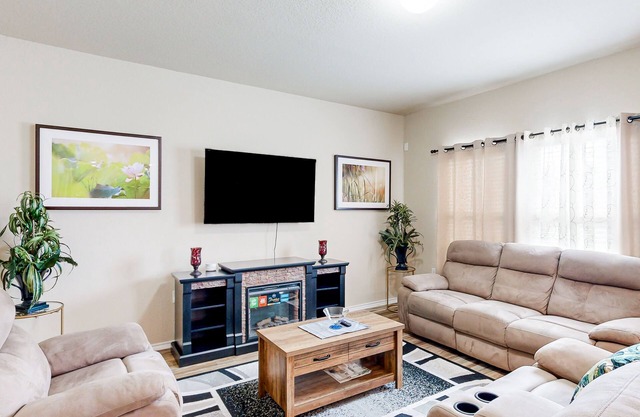 Spacious home with private yard, patio, grill, AC, & private W/D