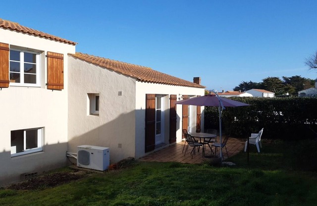 Spacious house 80m from beach, pets allowed, free WiFi