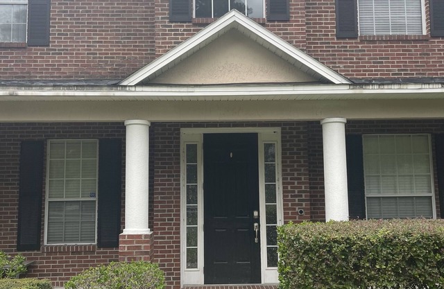 Spacious house in quiet neighborhood near shopping center, Max 4 guests