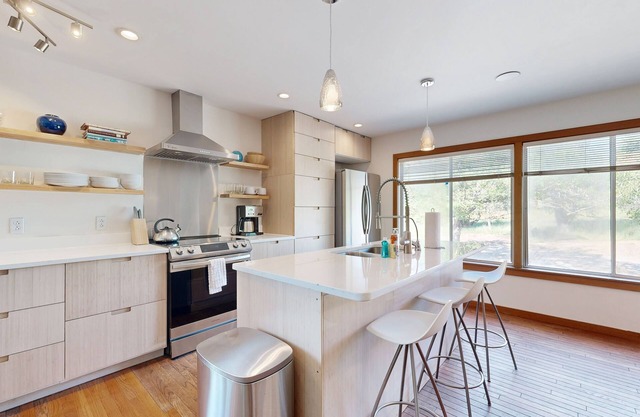 Spacious House with Modern Comforts and Nature's Playground Await
