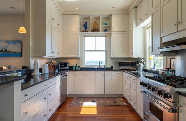 Spacious In-town Camden with Beautiful Water Views, Close to Laite Beach