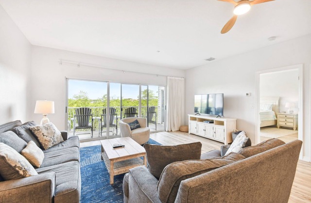 Spacious Intracoastal Condo | 3 min walk to the beach!