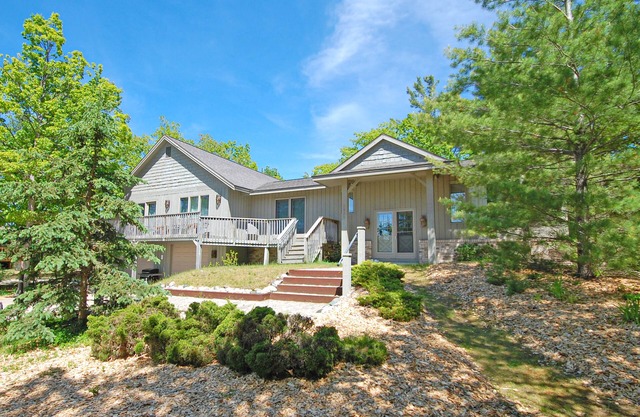 Spacious lake access home with a washer/dryer, central AC, nearby tennis