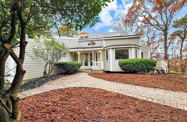 Spacious Lake House for Large Groups w Private Acre+ short path to Lake
