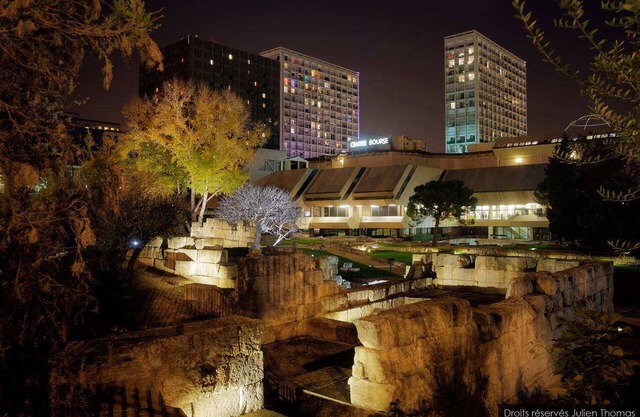 Spacious loft overlooking the city .