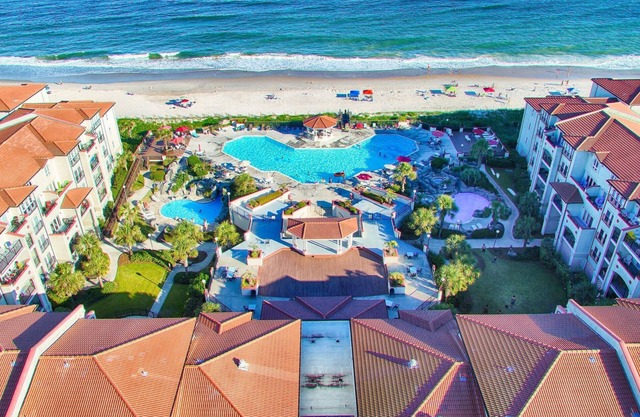 Spacious Luxury Condo at Oceanfront Villa Capriani Resort-Linens Included