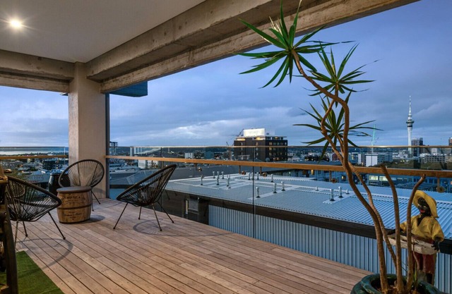Spacious Luxe 2Bd with Harbour Views and Parking