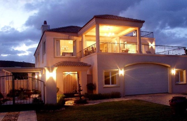 Spacious Luxury Villa, on the waterfront with stunning views - Plettenberg Bay