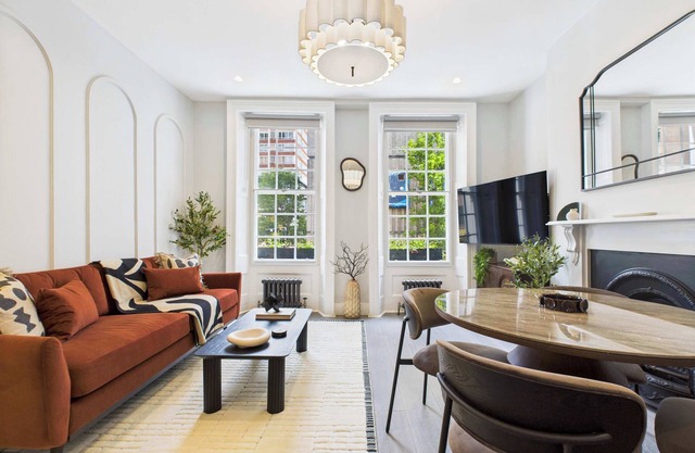 Spacious Maisonette Townhouse in the heart of Soho