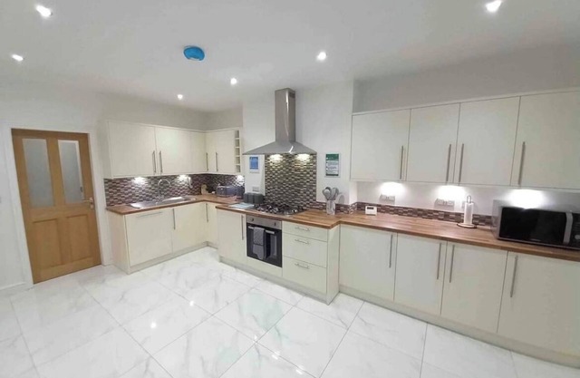 Spacious & Modern 4 Bedroom Holiday Home Gwynedd