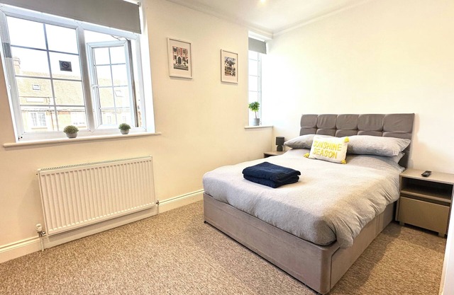 Spacious Modern, Private Apartment, 15 Mins To Central London