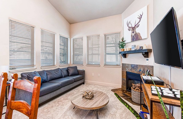 Spacious mountain-view condo with fireplace, shared pool, hot tub & fitness room