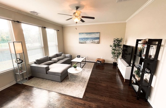 Spacious, New build 4 bedroom house in Conroe