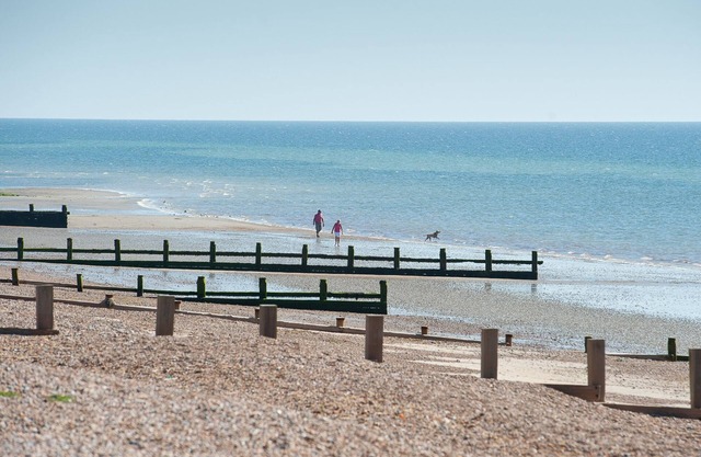Spacious New England-style beachside house, sea views, hot tub, driftwood fire
