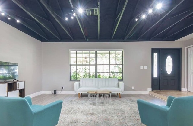 Spacious New Large Pool Backyard