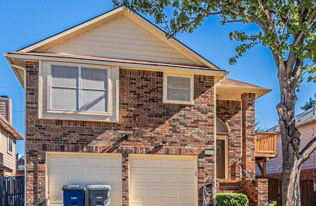 Spacious North Dallas 3BR 2BA Home with 2 Living Areas, Great for Work or Family