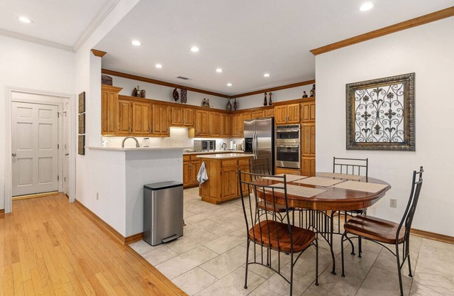Spacious North Dallas 3Bd/2Ba Pet-Friendly Home. Bright Kitchen/Living & Patio
