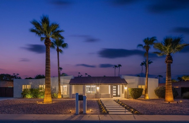 Spacious Oasis - Huge Backyard w/Fire pit + Pool