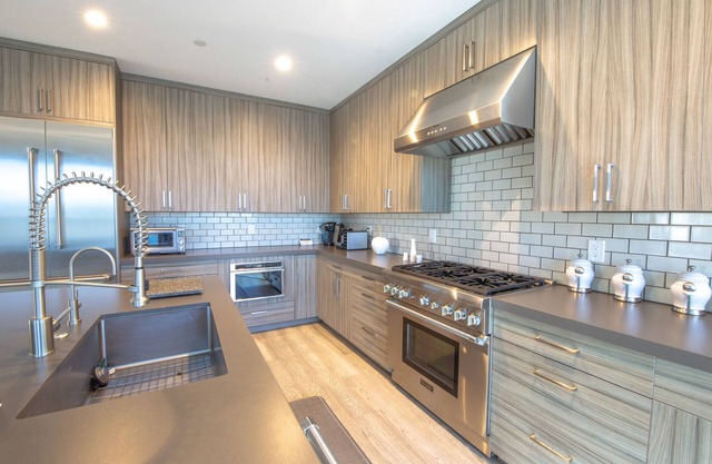 Spacious ocean view home with a basketball hoop, firepit, & grill - dogs ok