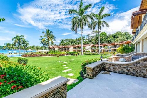 Spacious Open-Concept Condo with Stylish Design, Direct Beach Access & Resort-Style Amenities