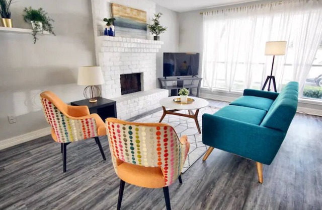 Spacious pad 🌟 with private patio and shared pool🌟