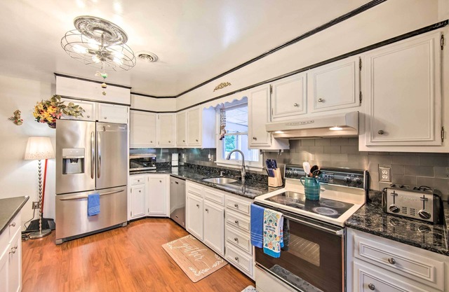 Spacious Palmyra Home w/Fire Pit & Deck!