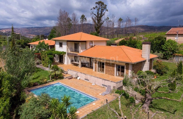Spacious, quiet Olival villa - Air-conditioned and heated