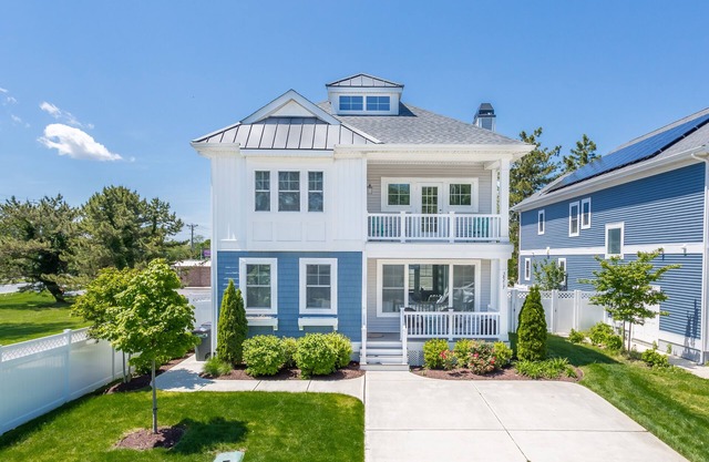 Spacious Rehoboth/Dewey Beach House Sleeps 17 Walk to Town/Parking