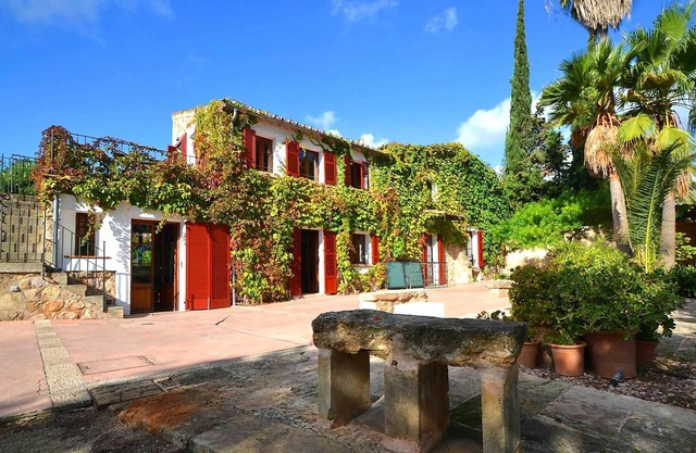Spacious renovated house with pool in Consell up to 12 people