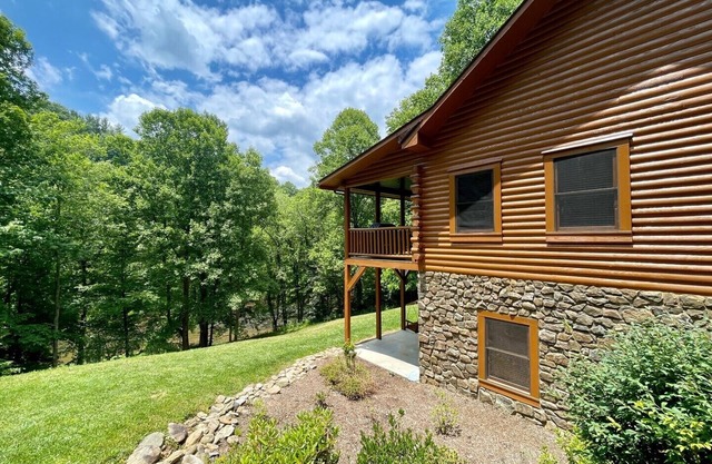 Spacious Riverfront Log Cabin w/Hot Tub, Pet Friendly, Pool Table, Firepit