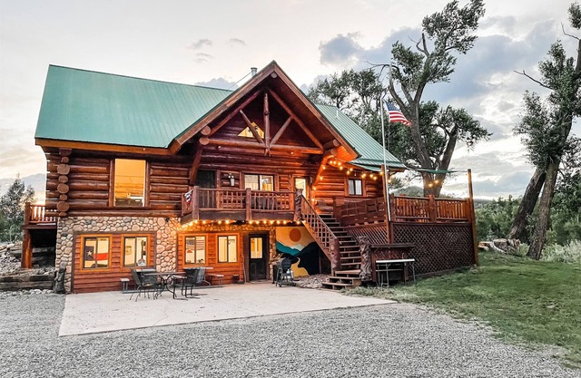 Spacious riverside Lodge Book now for winter