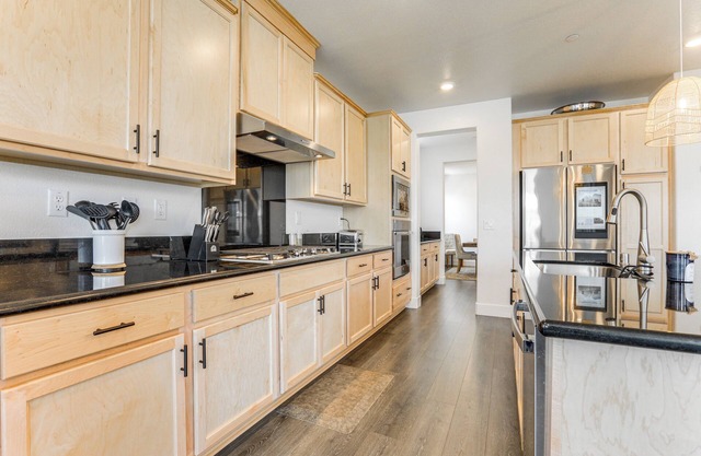 Spacious Roseville Home w/Patio - Near Golf!