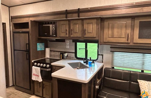 Spacious RV w/3BD Setup Toy Hauler