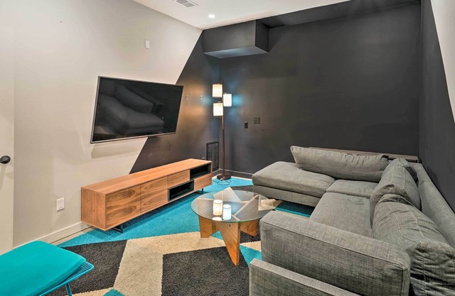 Spacious San Francisco Apt: Balcony w/ Grill!